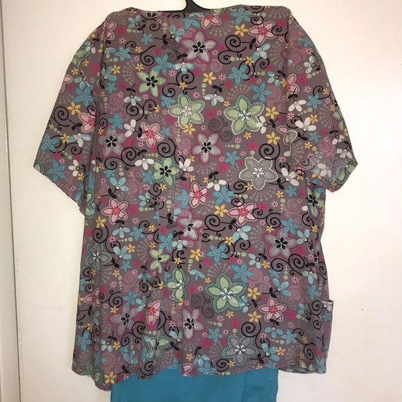 Scrub top - Picture 2 of 2